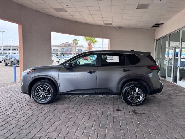 Used 2024 Nissan Rogue S AWD/4WD image 2