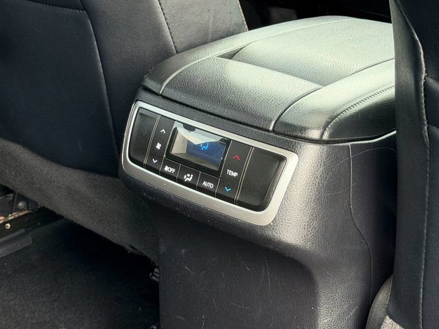 Used 2018 Toyota Highlander Limited AWD/4WD image 35