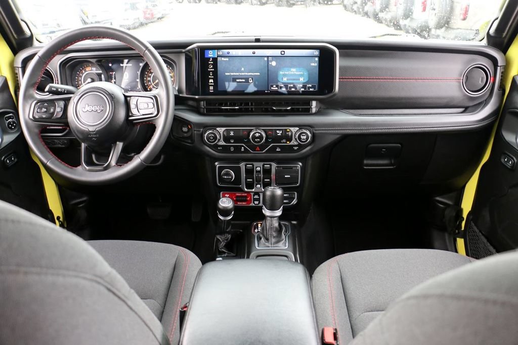 Used 2024 Jeep Wrangler Unlimited Rubicon AWD/4WD image 27