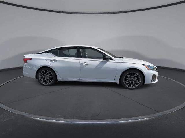 Used 2023 Nissan Altima 2.0 SR FWD image 9