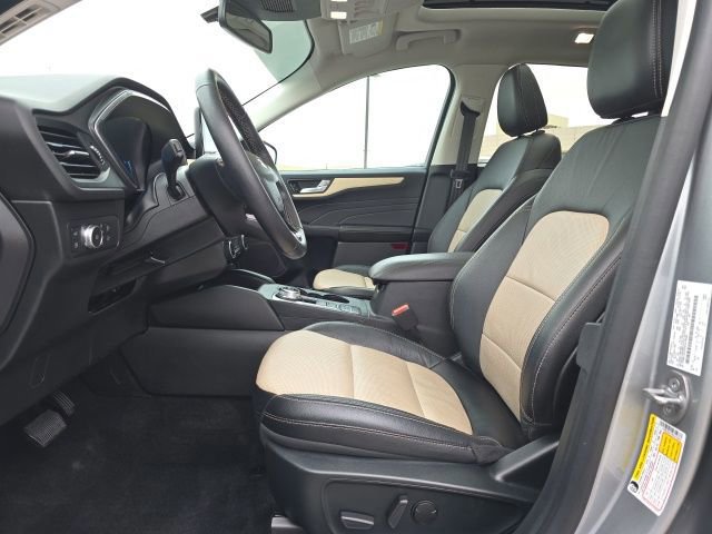 Certified 2022 Ford Escape Titanium w/ Titanium Premium Package image 11