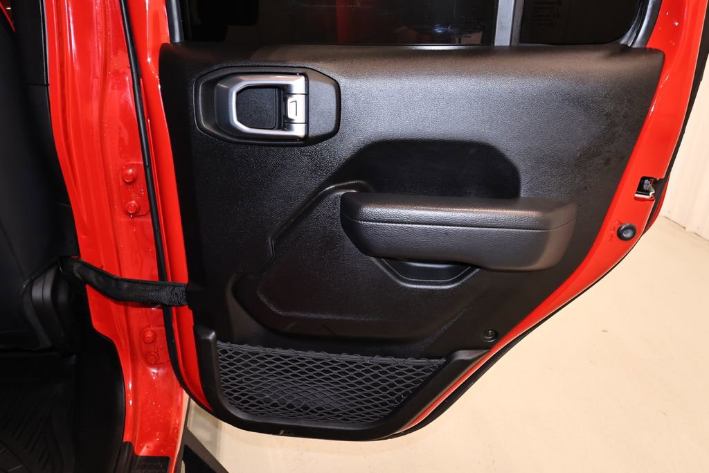 Used 2022 Jeep Wrangler Unlimited Rubicon w/ Xtreme Recon 35" Tire Package AWD/4WD image 17