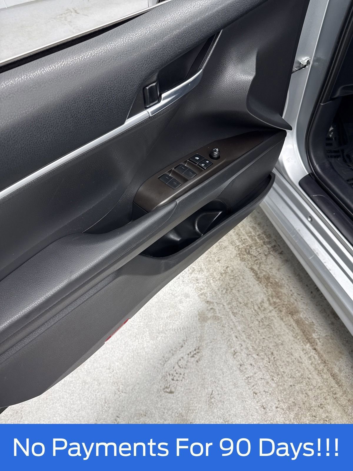 Used 2023 Toyota Camry SE image 14