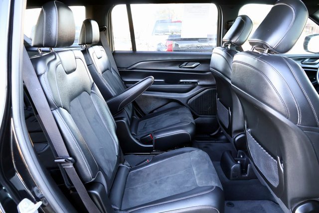 Used 2025 Jeep Grand Cherokee L Laredo image 22