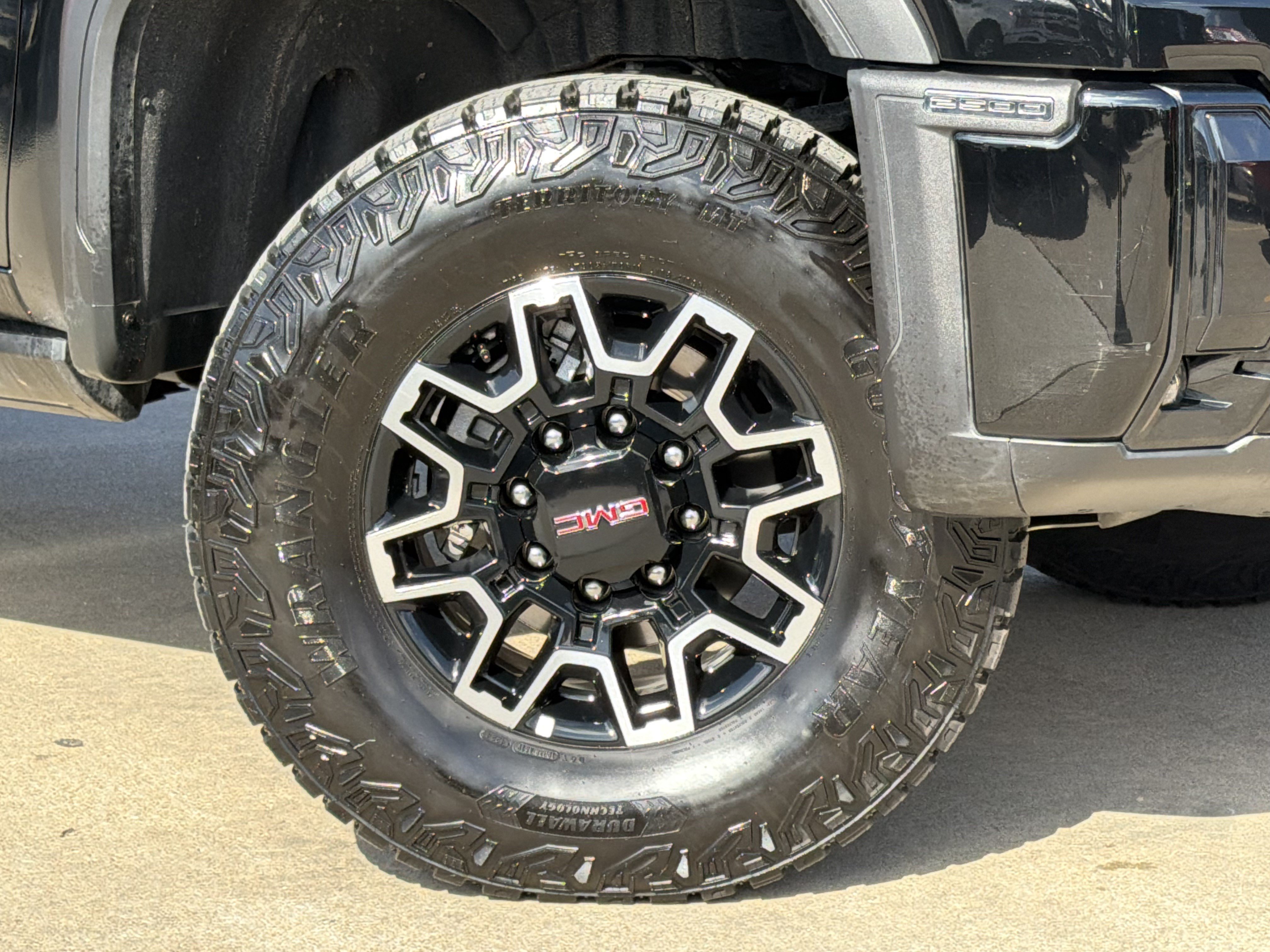 Used 2025 GMC Sierra 2500 AT4X AWD/4WD image 3