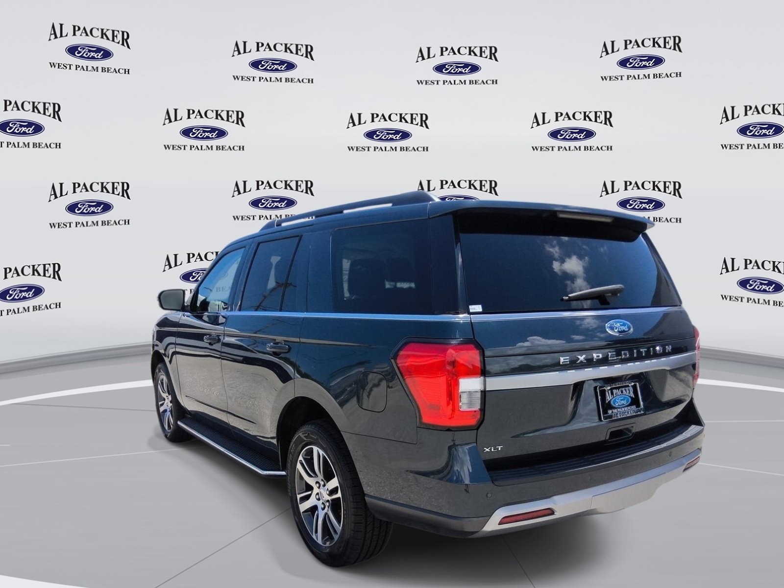 Certified 2023 Ford Expedition XLT RWD image 3