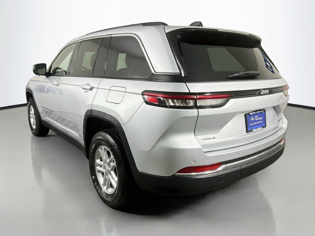 Used 2023 Jeep Grand Cherokee Laredo w/ Luxury Tech Group I AWD/4WD image 6