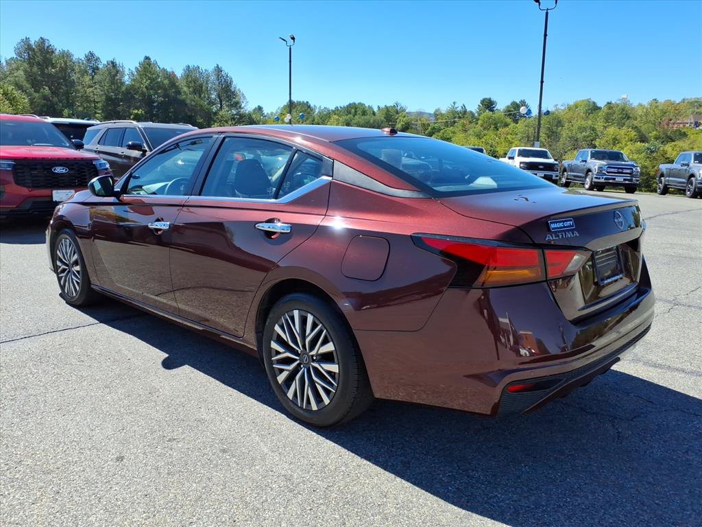 Used 2025 Nissan Altima 2.5 SV FWD image 3