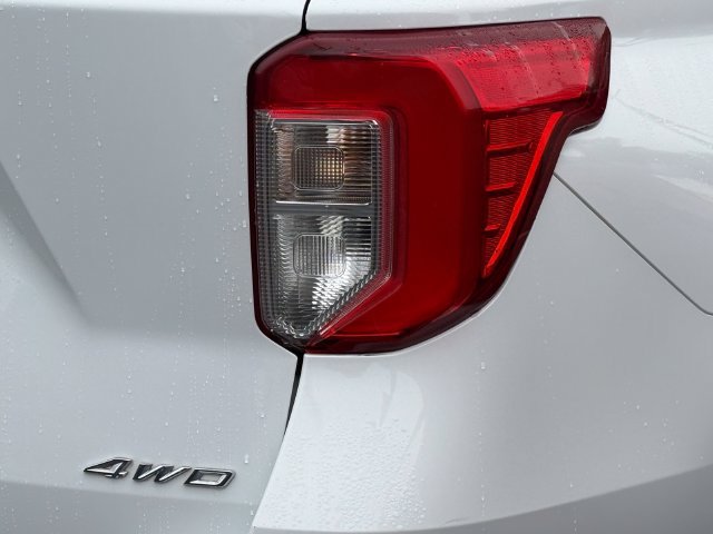 Certified 2021 Ford Explorer XLT w/ Equipment Group 202A AWD/4WD image 31