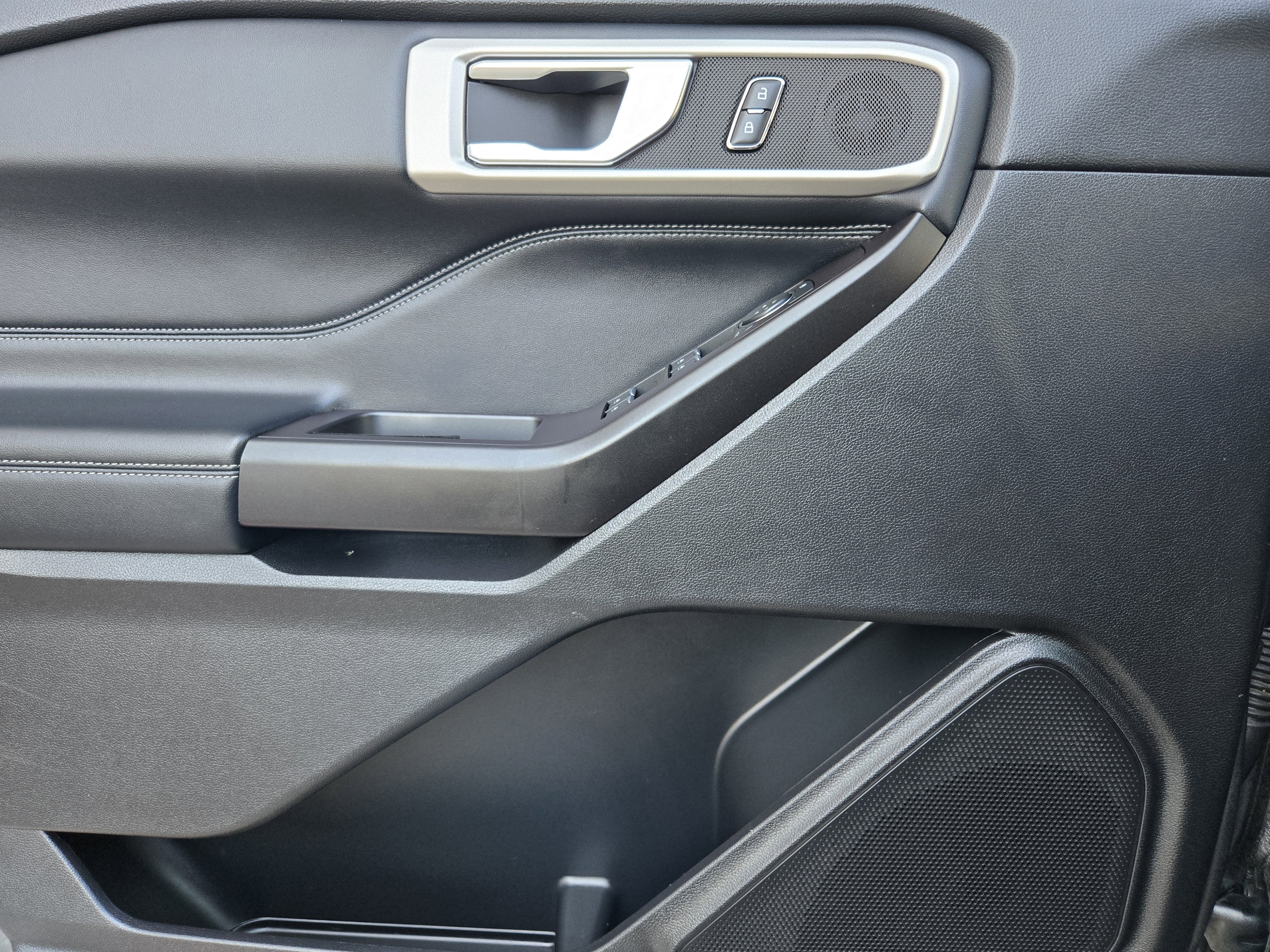 Certified 2020 Ford Explorer XLT w/ Equipment Group 202A image 16