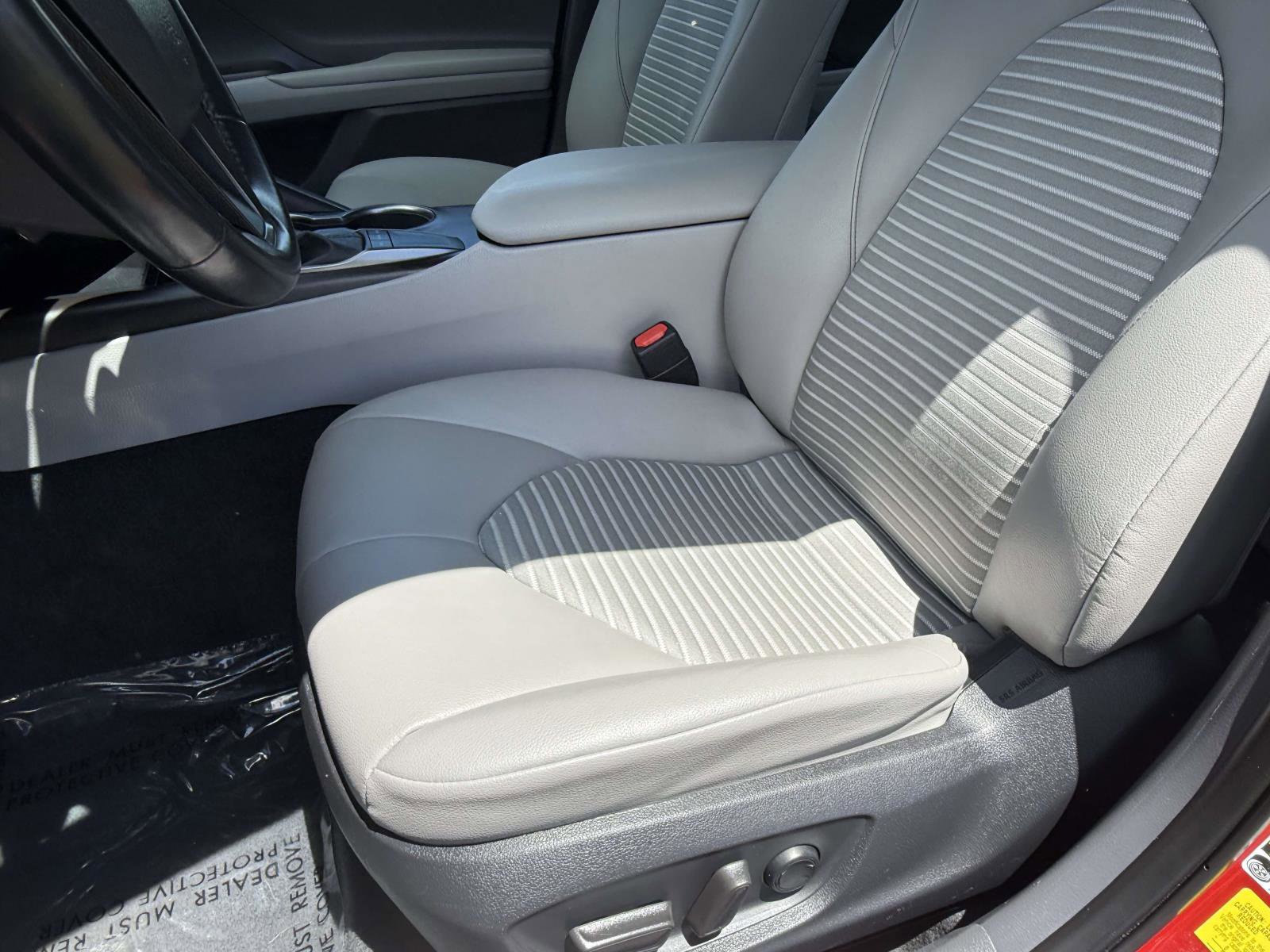 Used 2022 Toyota Camry SE FWD image 23