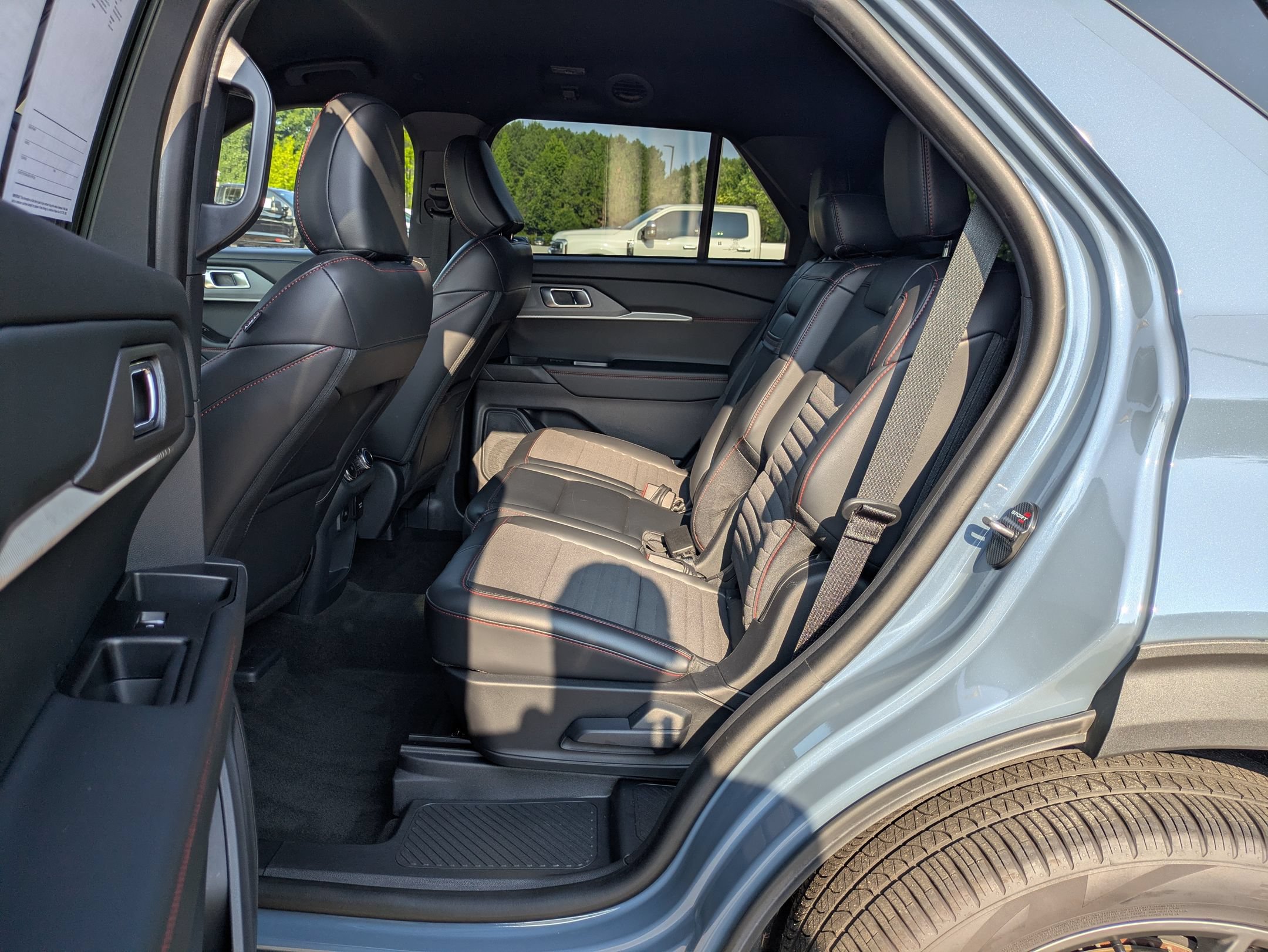 Certified 2025 Ford Explorer ST-Line w/ Premium Package AWD/4WD image 29