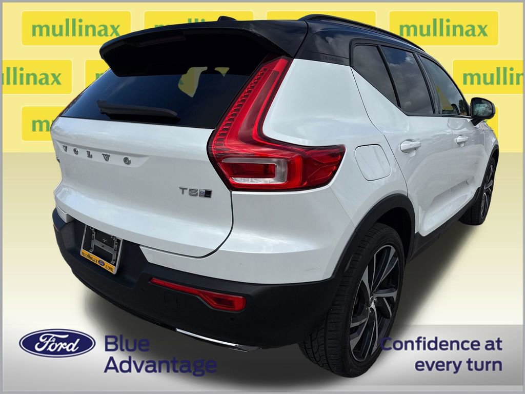 Used 2020 Volvo XC40 T5 R-Design image 3