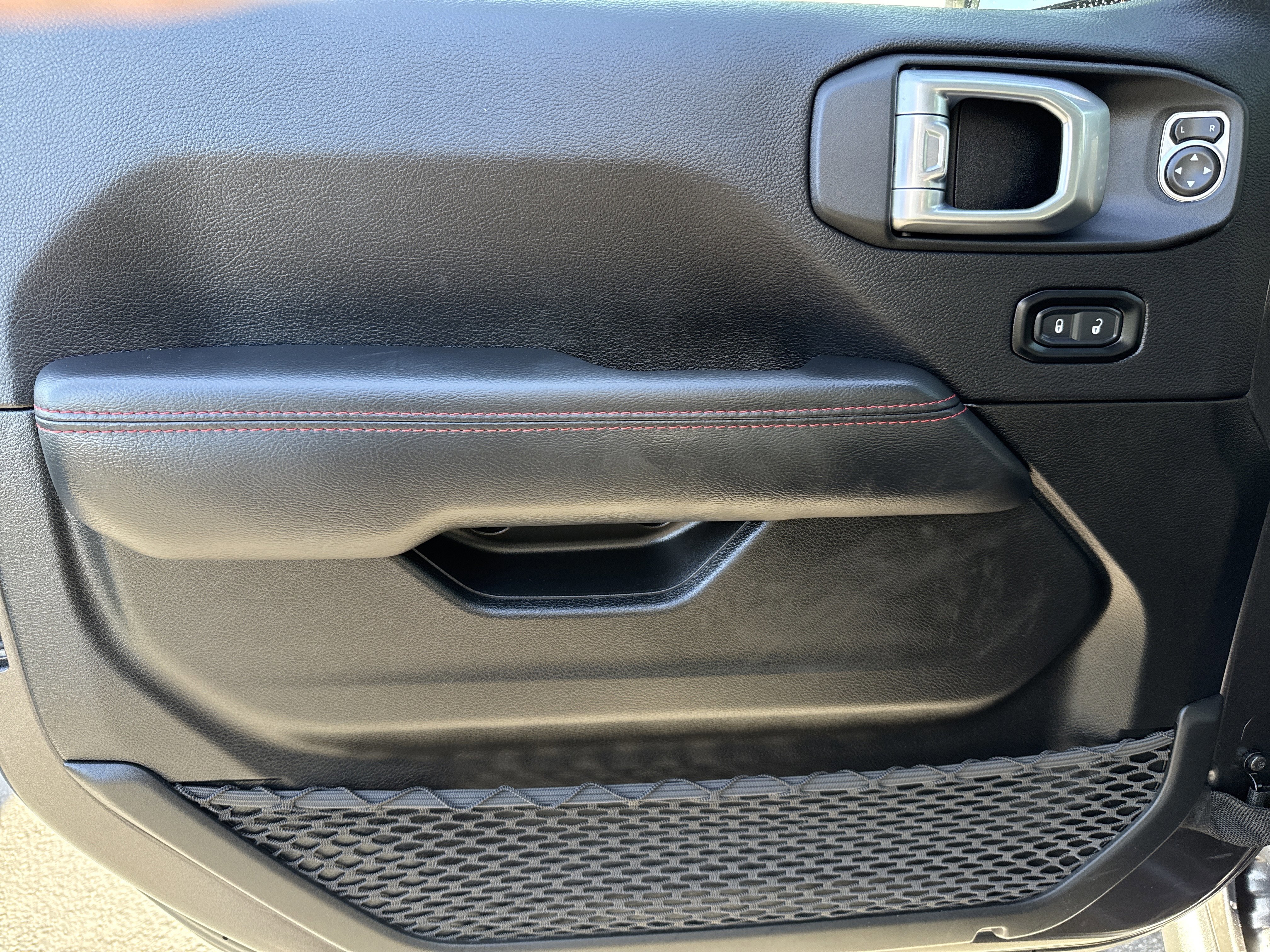 Used 2023 Jeep Gladiator Rubicon w/ Cold Weather Group image 15