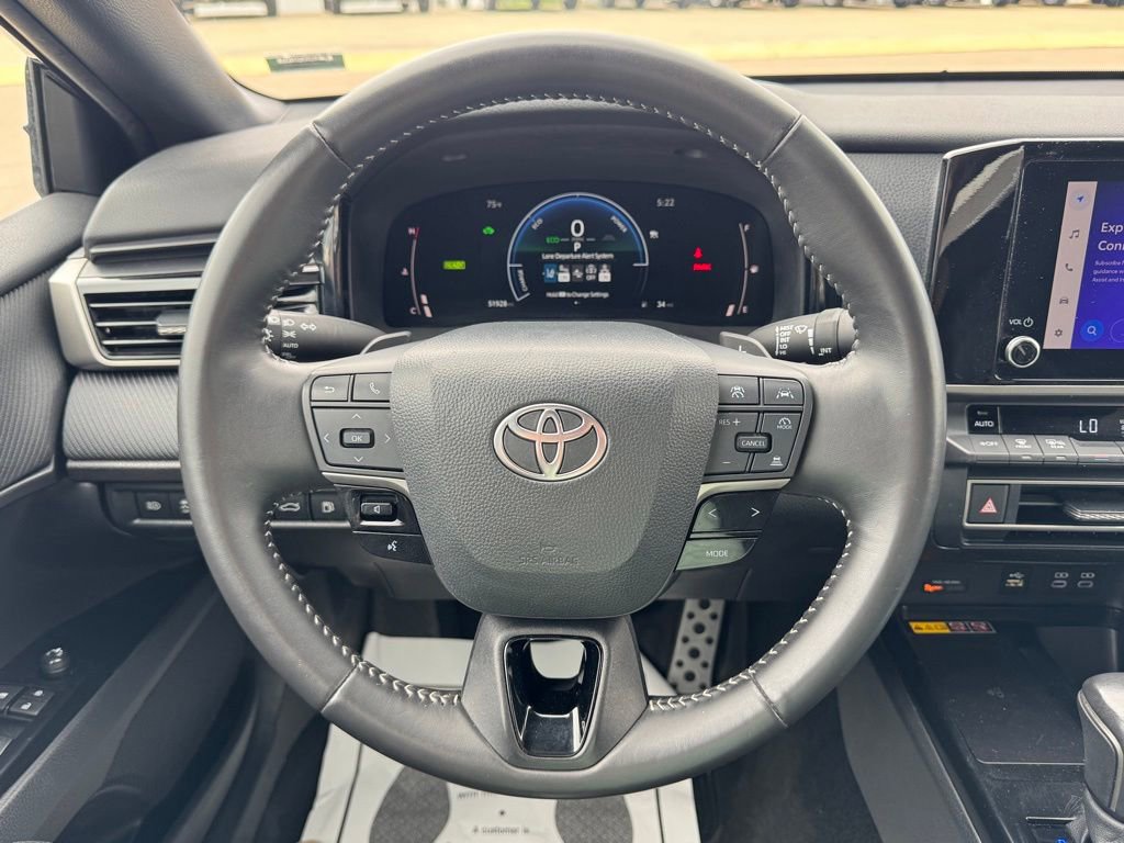 Used 2025 Toyota Camry SE FWD image 15