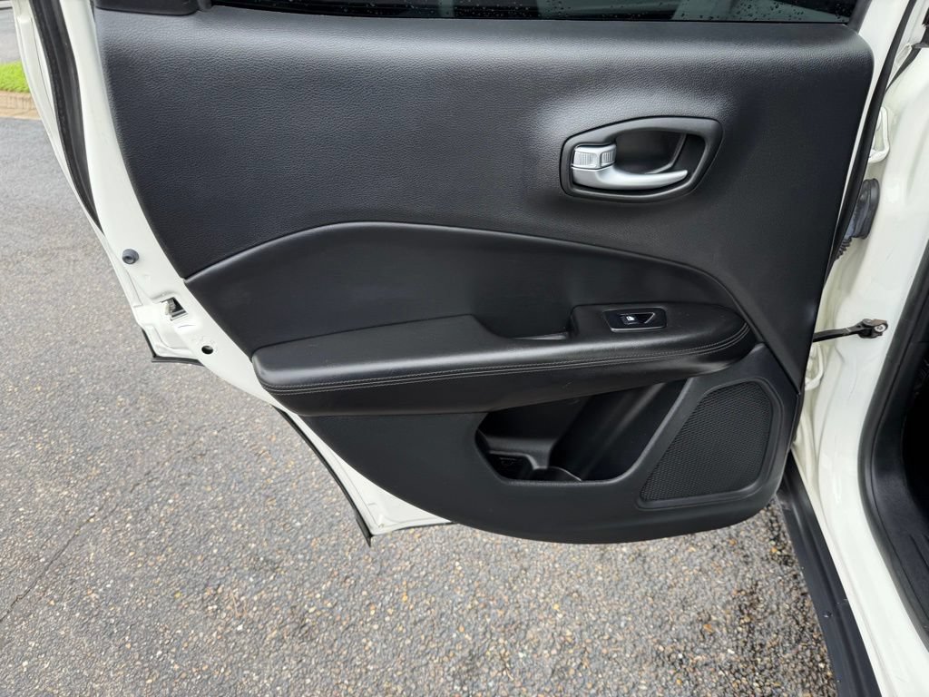 Used 2020 Jeep Compass Latitude FWD image 16
