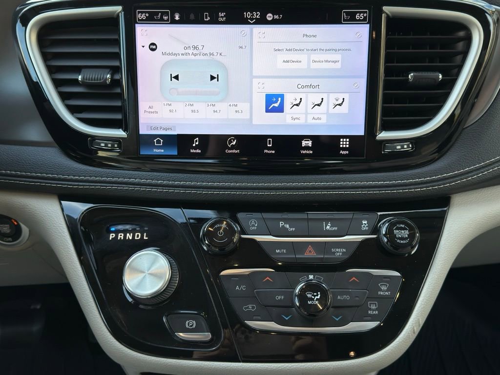 Used 2021 Chrysler Pacifica Touring-L image 16