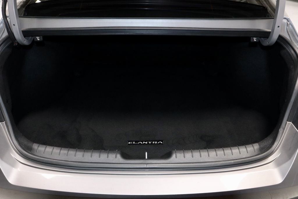 Used 2023 Hyundai Elantra SEL FWD image 13