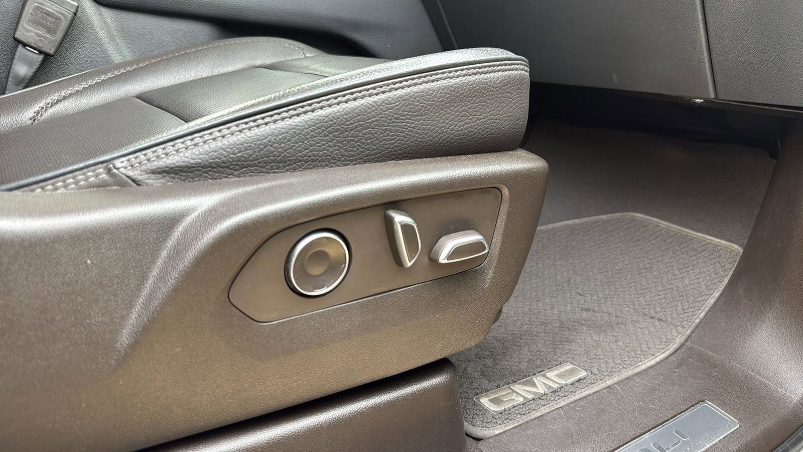 Used 2021 GMC Yukon Denali image 25