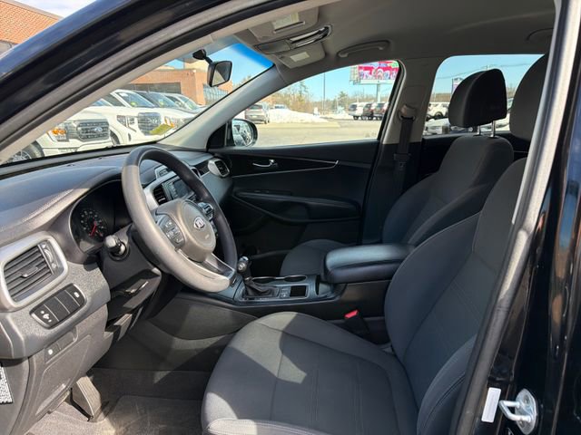Used 2017 Kia Sorento LX image 9