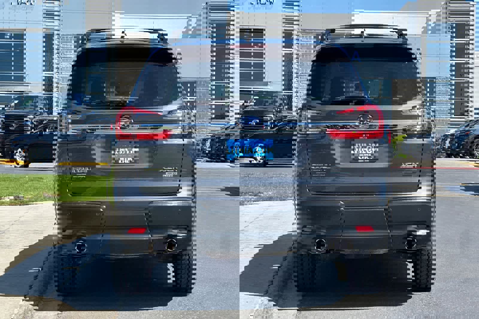 Used 2023 Subaru Ascent Limited w/ Technology Package image 4