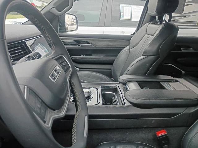 Used 2024 Jeep Wagoneer L Series II w/ Flexible Seating Group AWD/4WD image 24