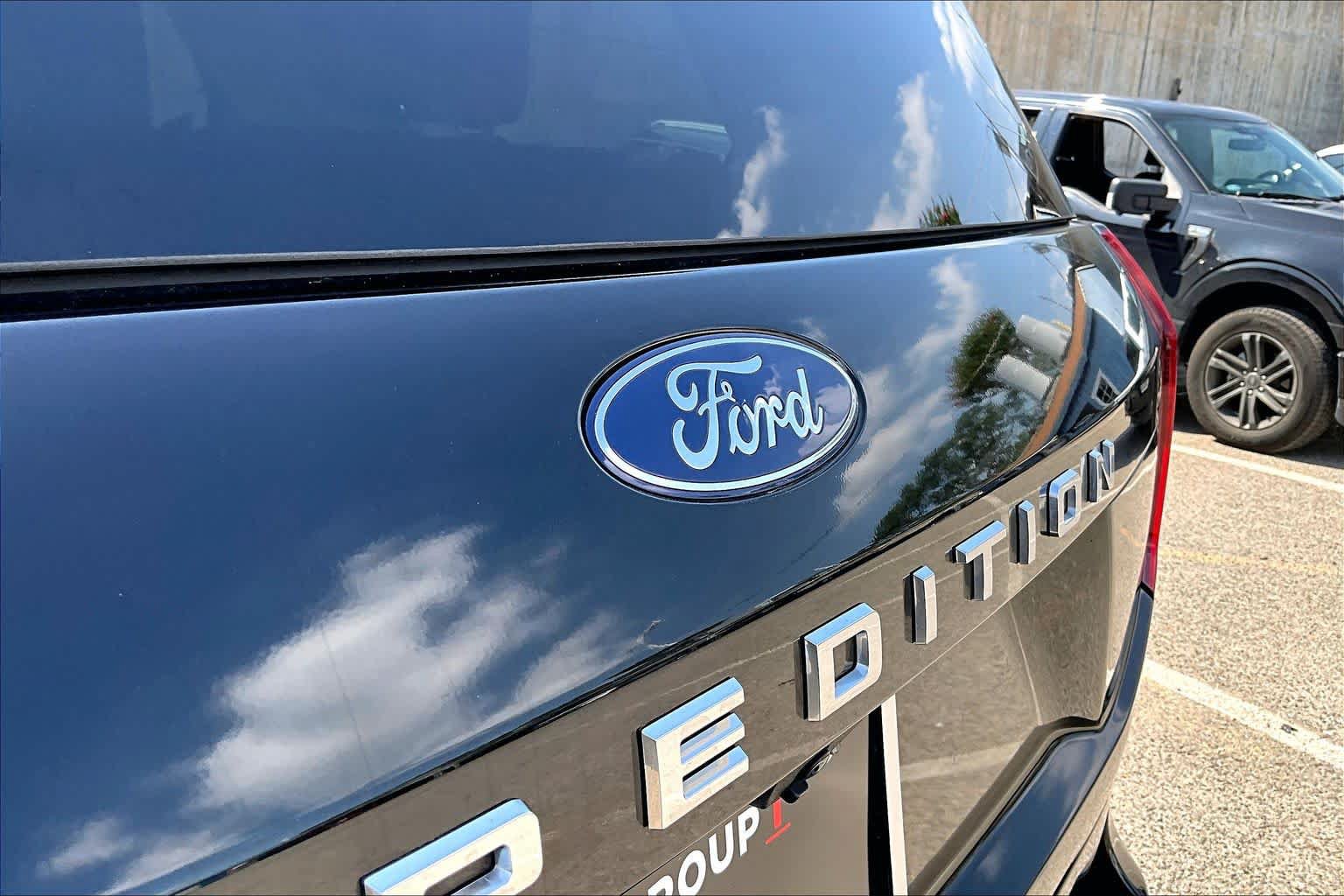 Certified 2025 Ford Expedition Active AWD/4WD image 31