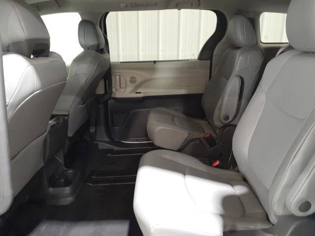 Used 2021 Toyota Sienna XLE image 15