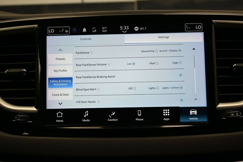 Used 2024 Chrysler Pacifica Touring-L FWD image 39