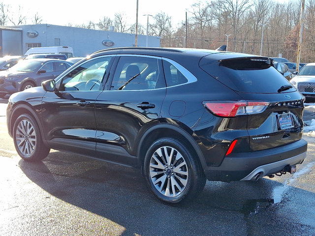 Certified 2022 Ford Escape Titanium w/ Class II Trailer Tow Package image 7