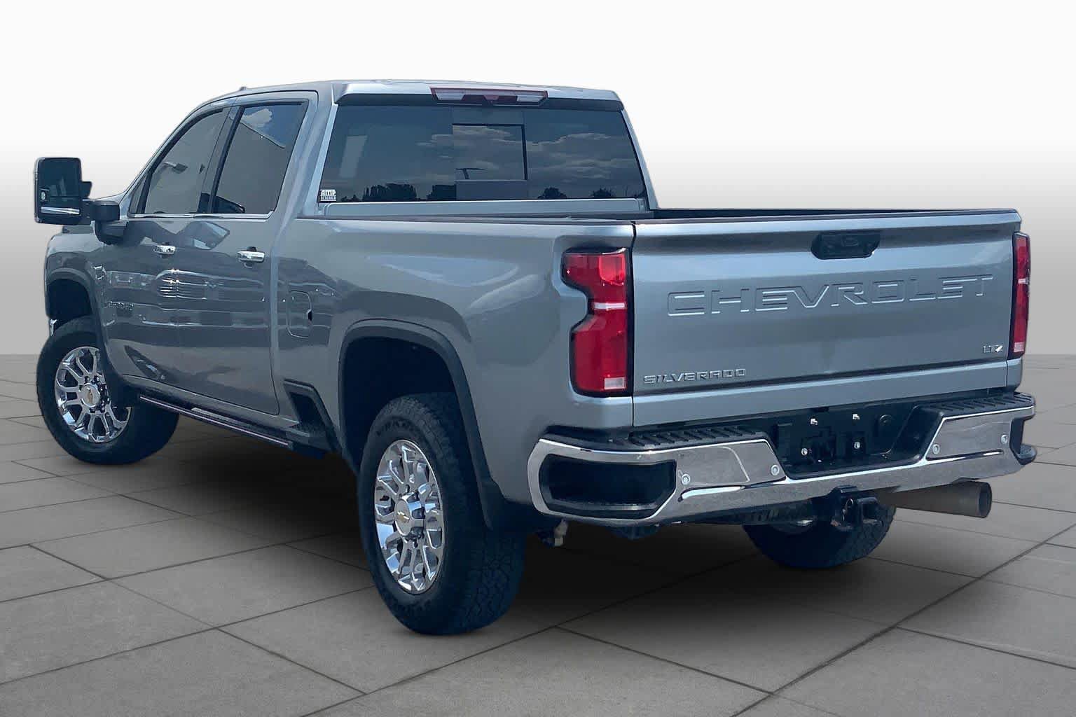 Used 2025 Chevrolet Silverado 2500 LTZ w/ LTZ Convenience Package AWD/4WD image 12