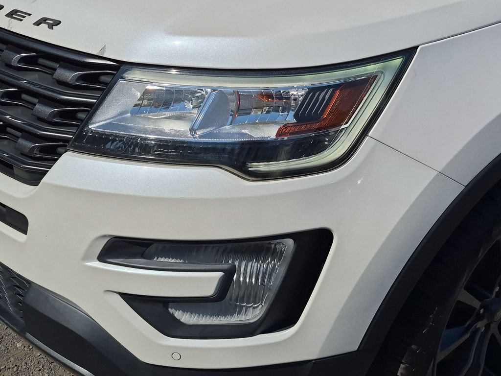 Certified 2017 Ford Explorer XLT w/ Equipment Group 202A AWD/4WD image 3