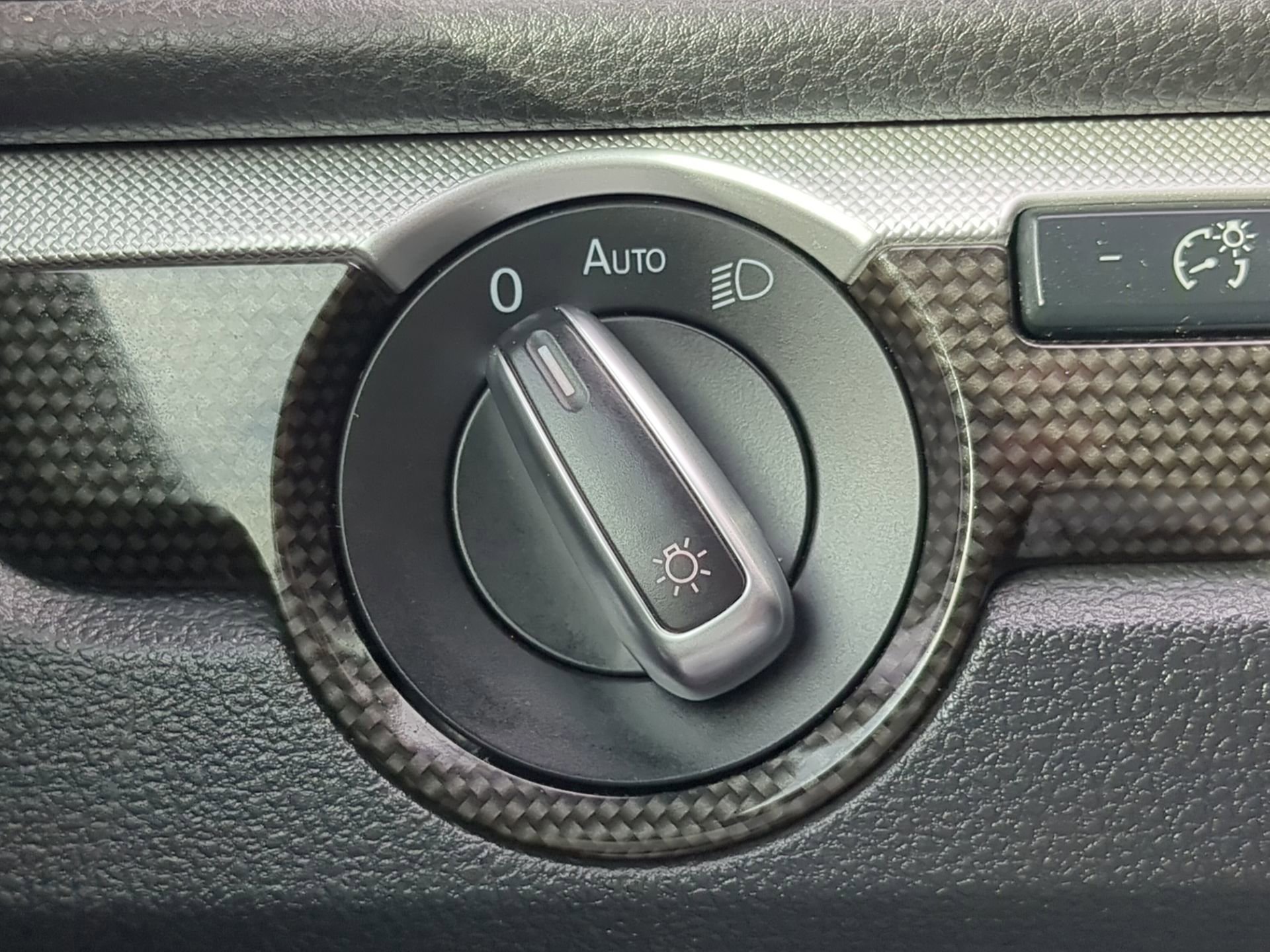 Used 2018 Volkswagen Passat GT image 55