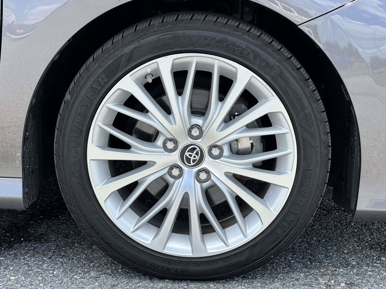 Used 2018 Toyota Camry XLE FWD image 7