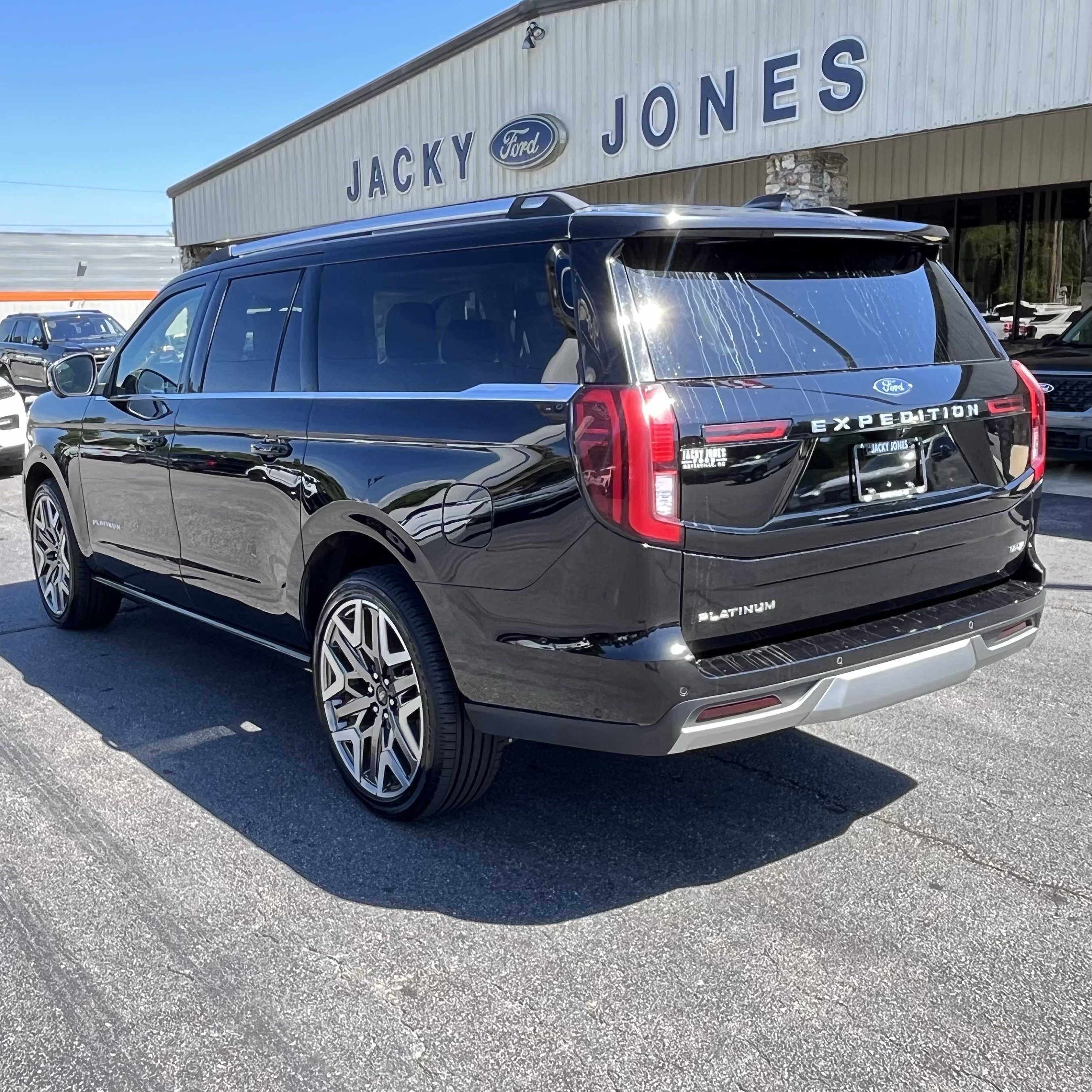Certified 2025 Ford Expedition Max Platinum w/ Platinum Ultimate Package AWD/4WD image 8