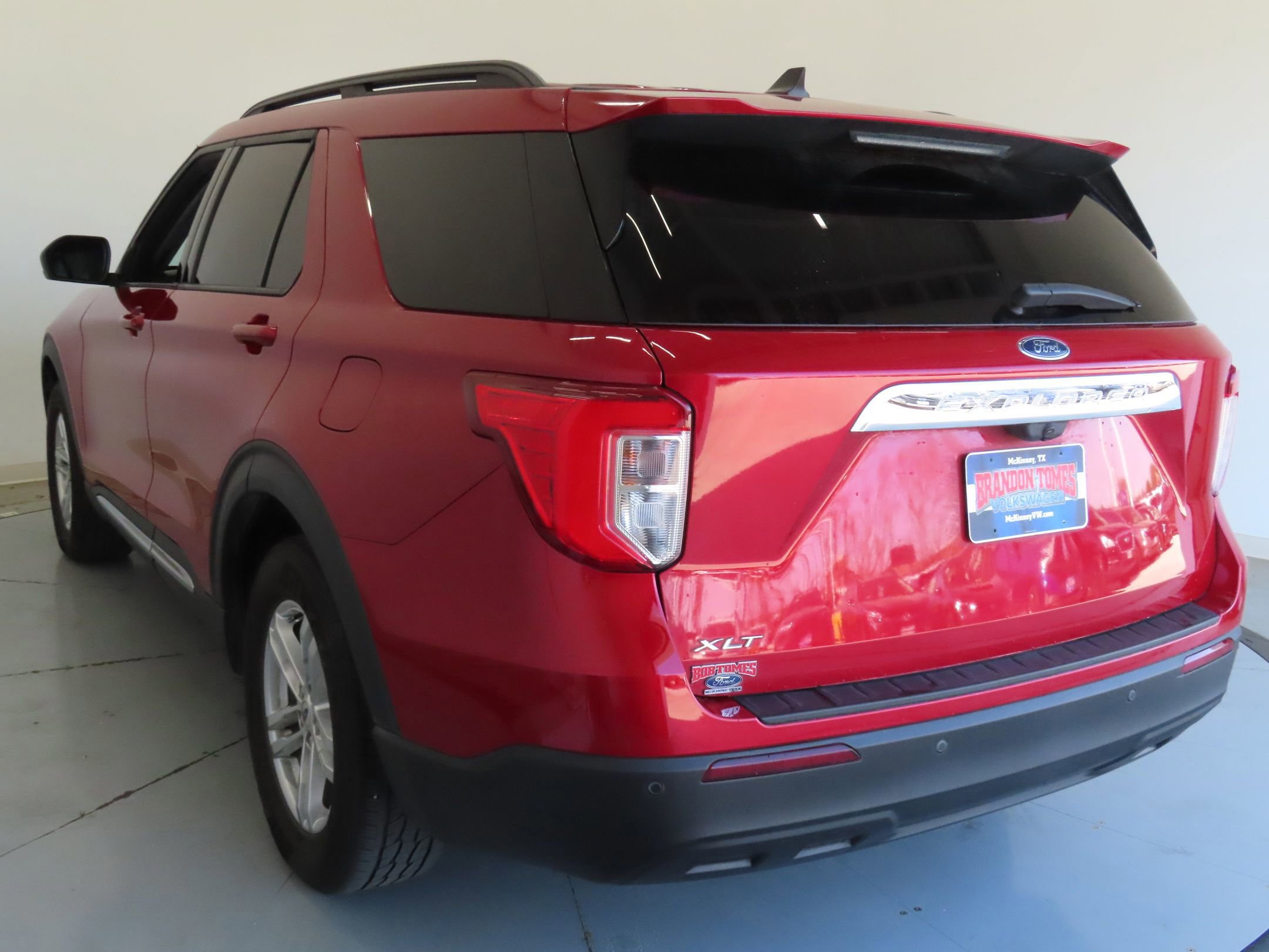 Certified 2022 Ford Explorer XLT image 3