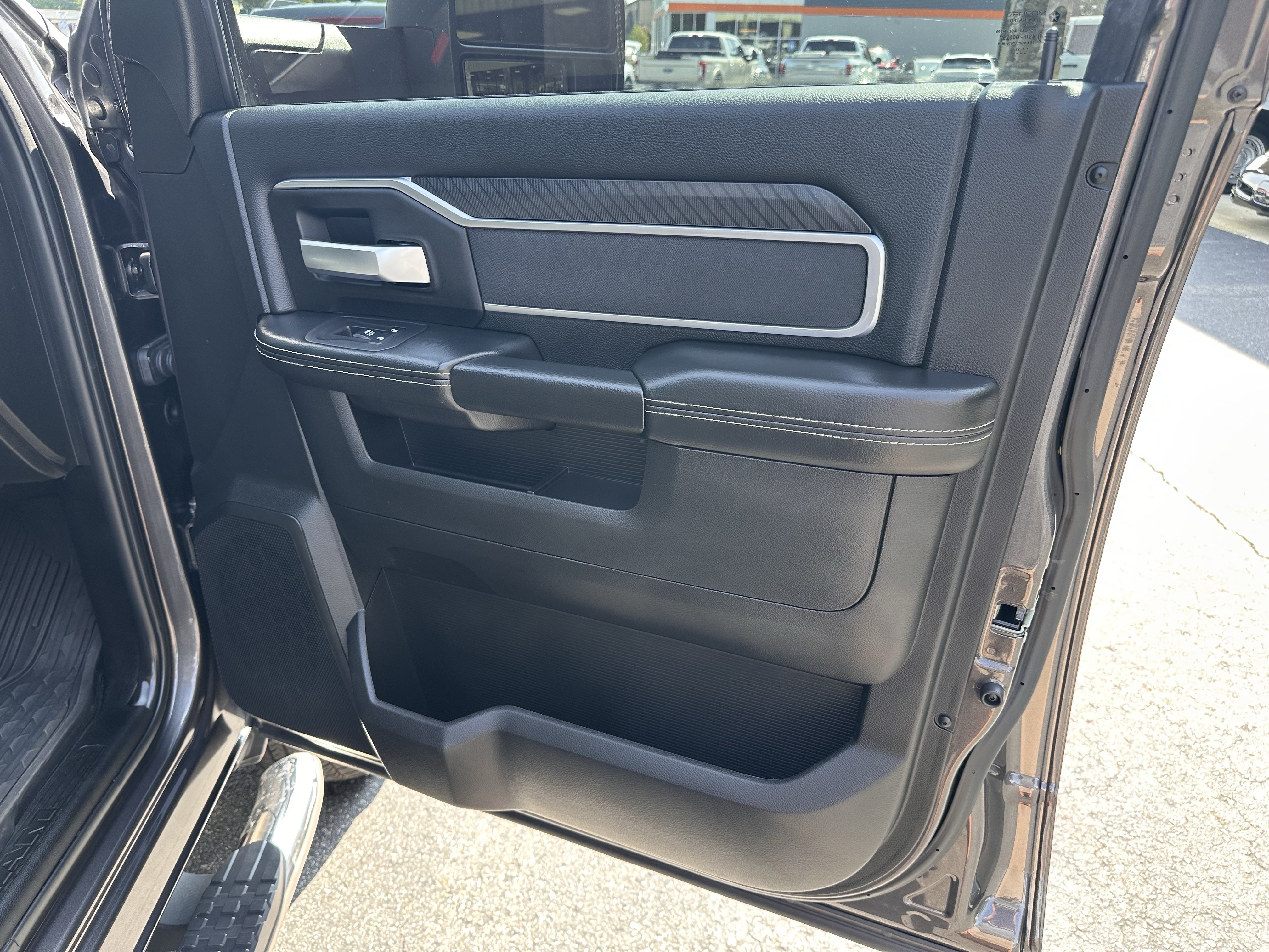 Used 2025 RAM 3500 Big Horn AWD/4WD image 14