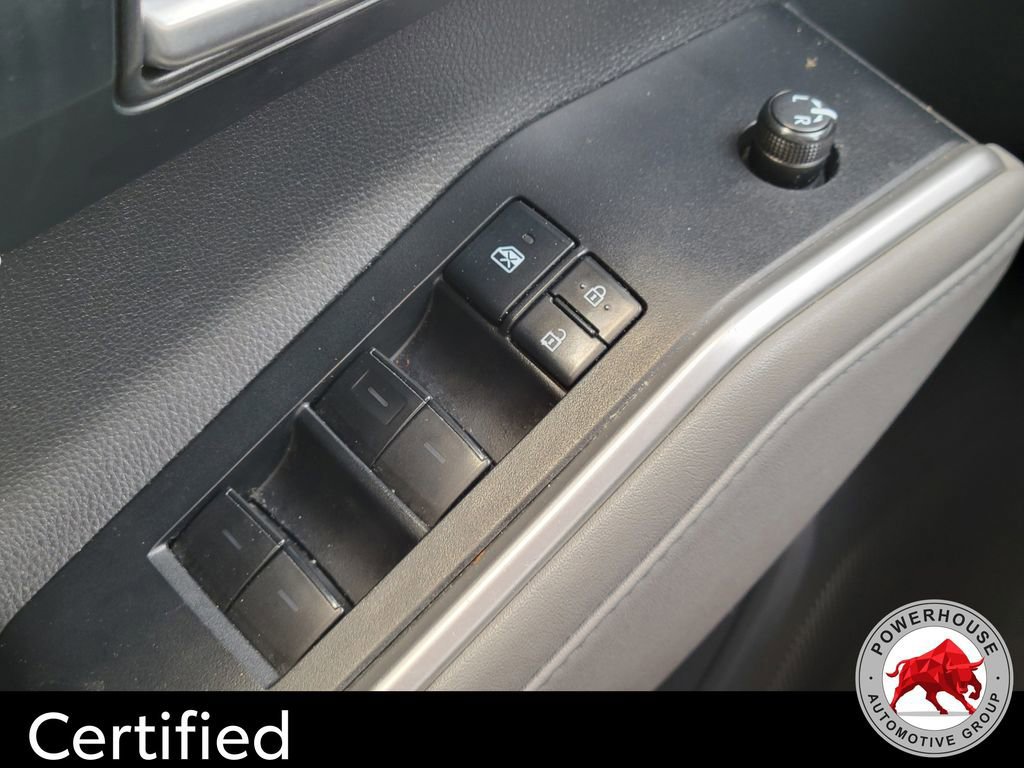 Used 2020 Toyota Highlander XLE FWD image 28