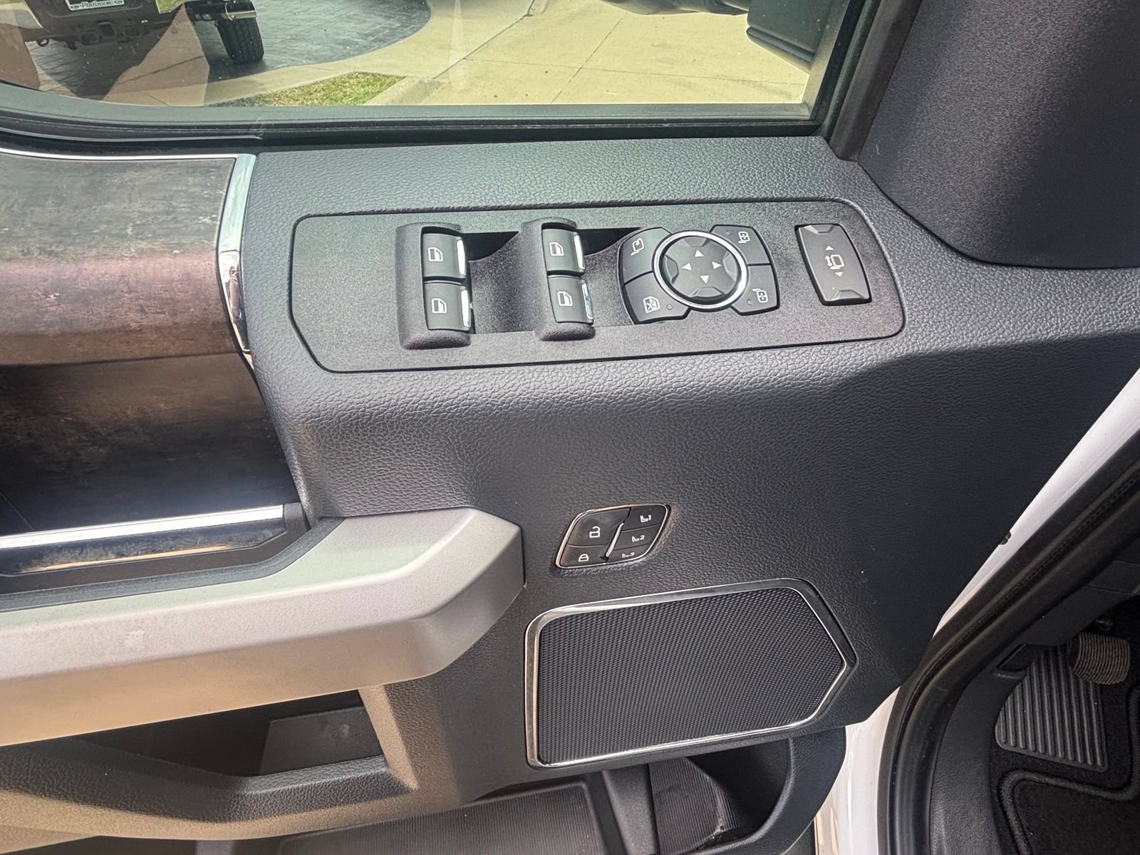 Certified 2022 Ford F250 Lariat w/ Tremor Off-Road Package AWD/4WD image 21