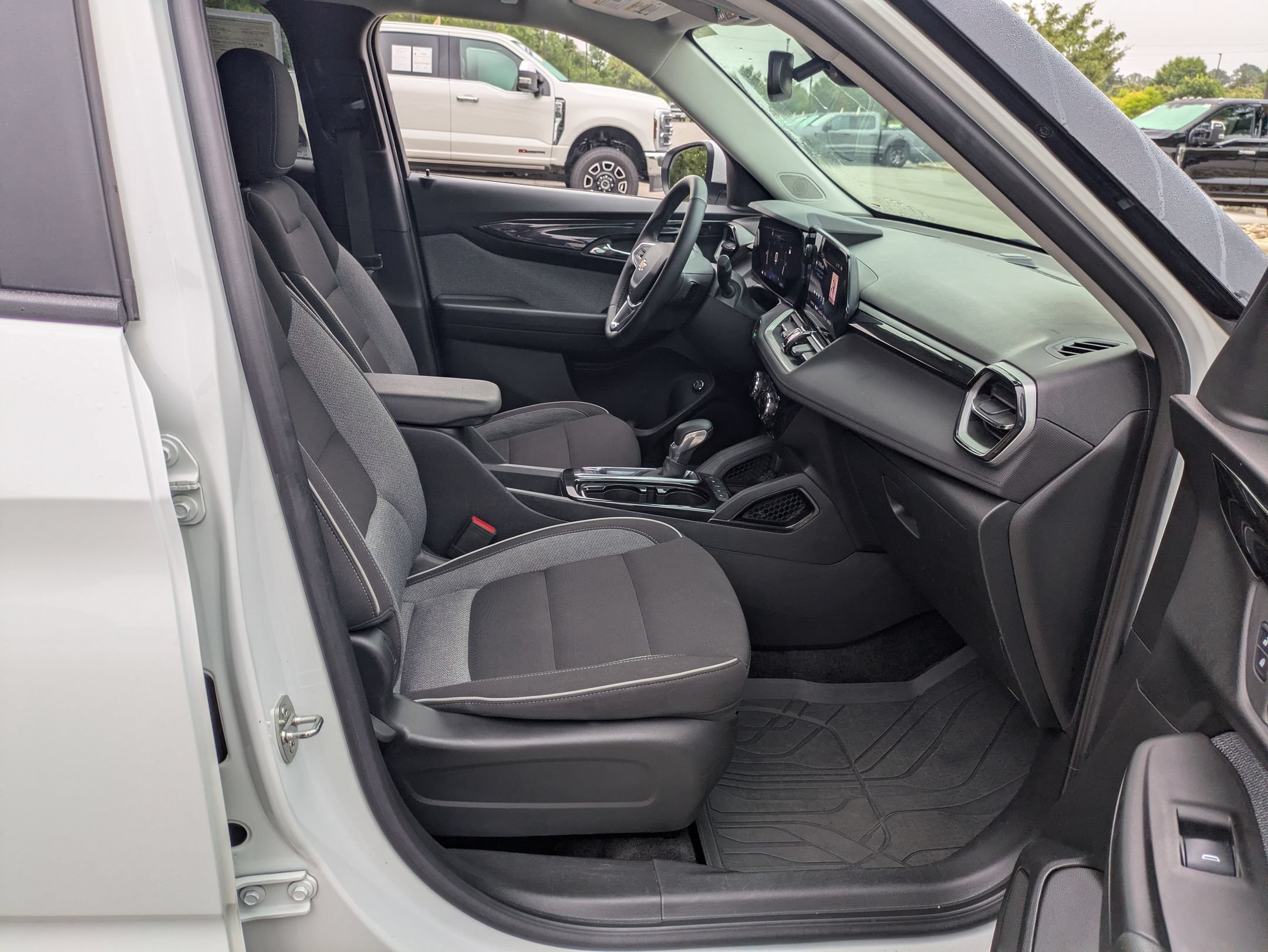 Used 2024 Chevrolet TrailBlazer LT w/ Convenience Package FWD image 37