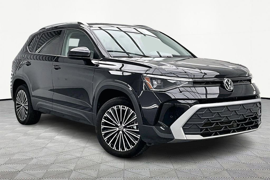Used 2025 Volkswagen Taos SE image 5