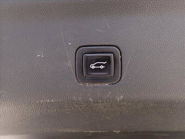 Used 2023 GMC Yukon XL SLT w/ SLT Luxury Package AWD/4WD image 10