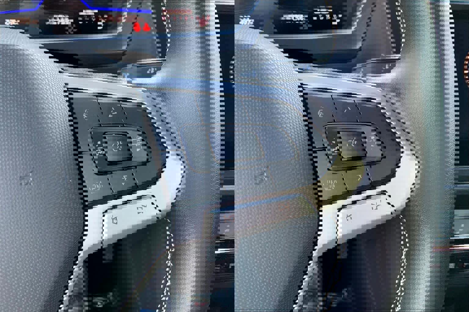 Used 2024 Volkswagen Tiguan SE image 22