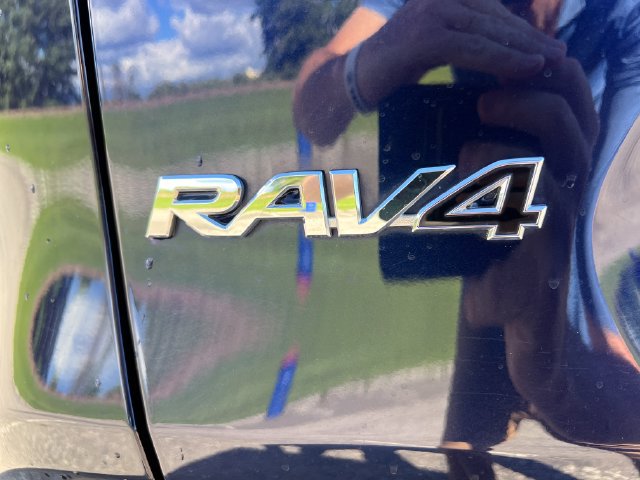 Used 2025 Toyota RAV4 XLE AWD/4WD image 39