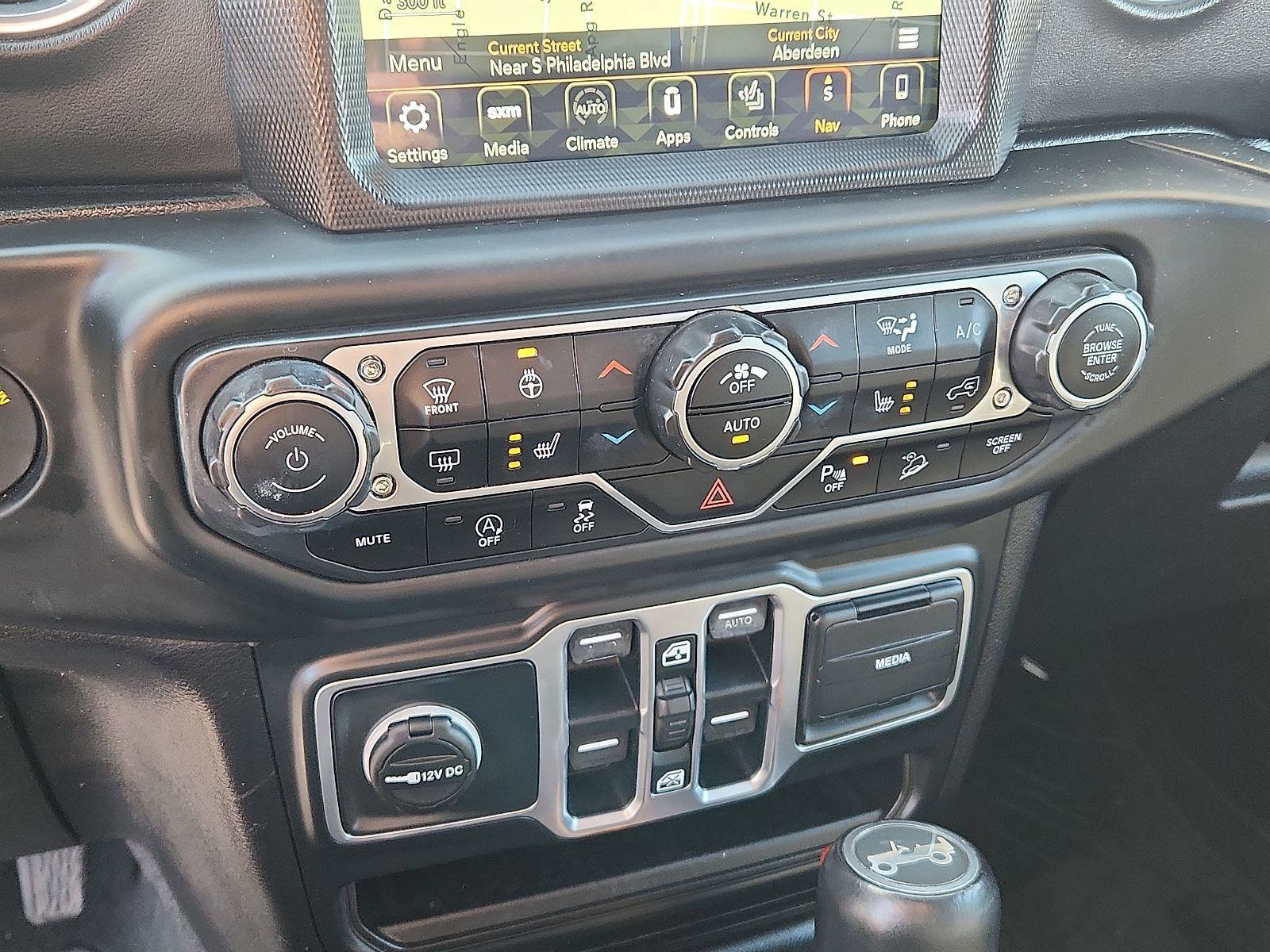 Used 2018 Jeep Wrangler Unlimited Sahara image 16