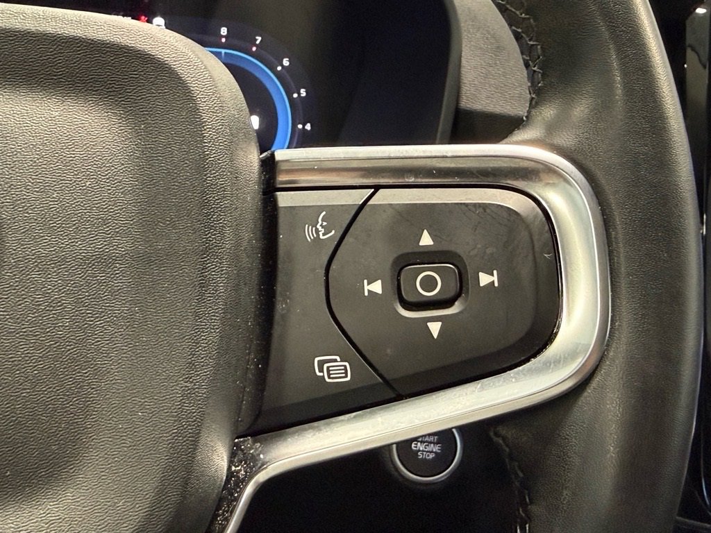 Used 2023 Volvo XC40 B5 Plus w/ Protection Package Premier image 22