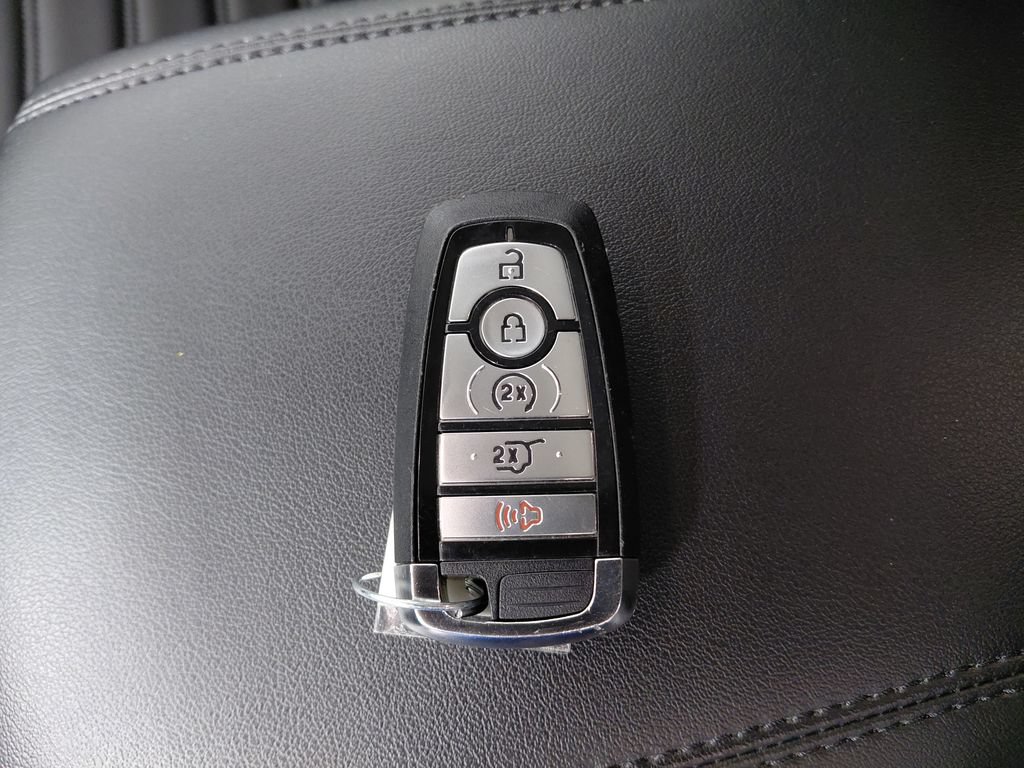 Certified 2024 Ford Edge SEL w/ Convenience Package AWD/4WD image 8