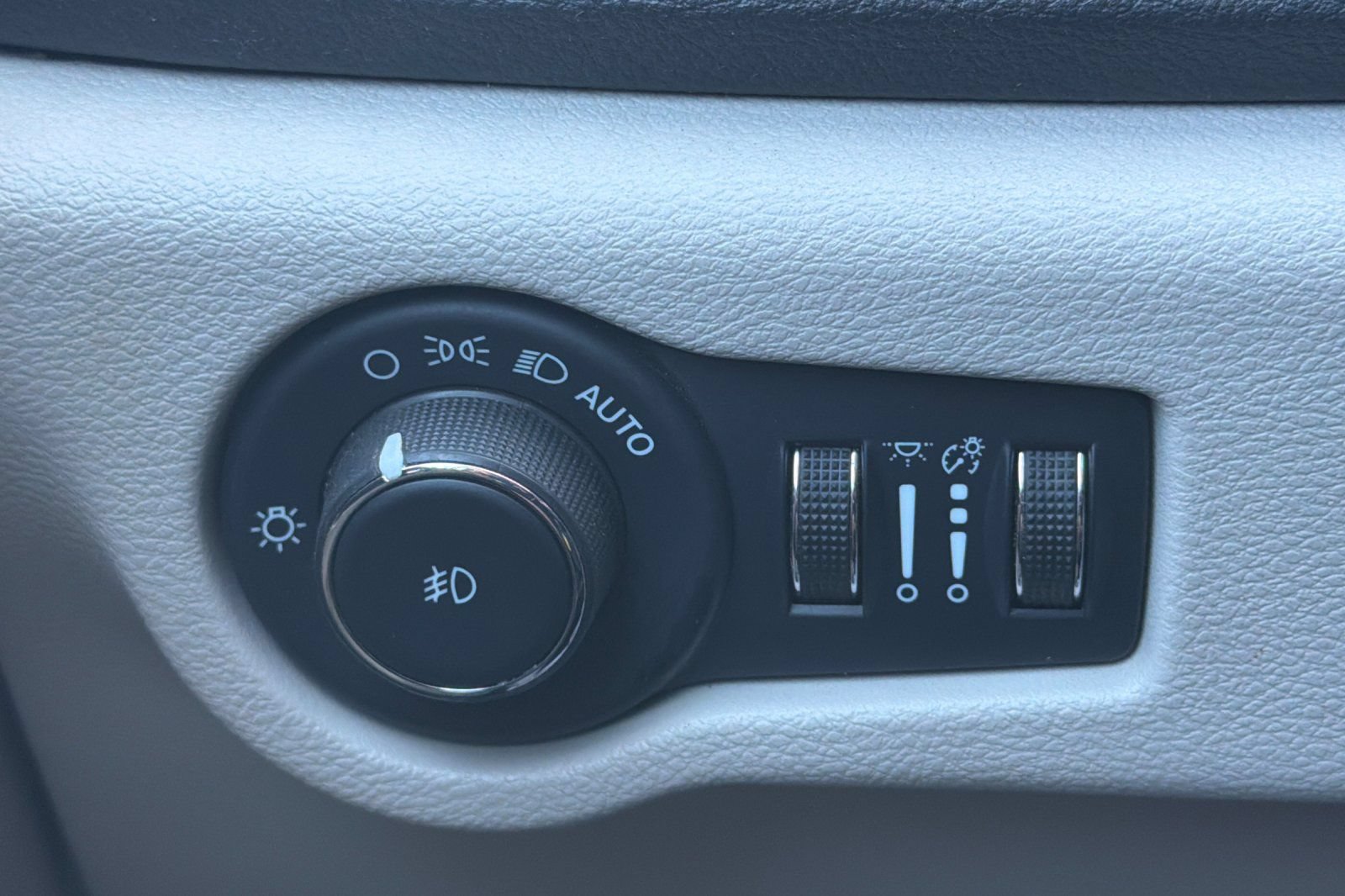 Used 2023 Chrysler Pacifica Touring-L FWD image 31