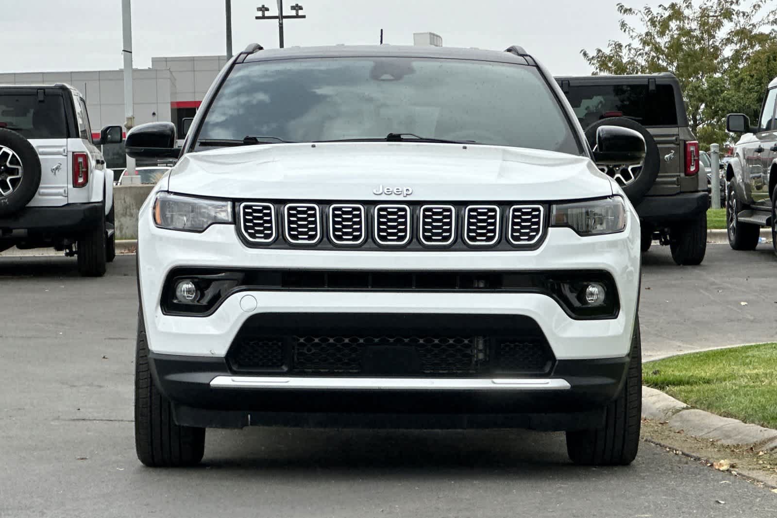 Used 2025 Jeep Compass Limited AWD/4WD image 10