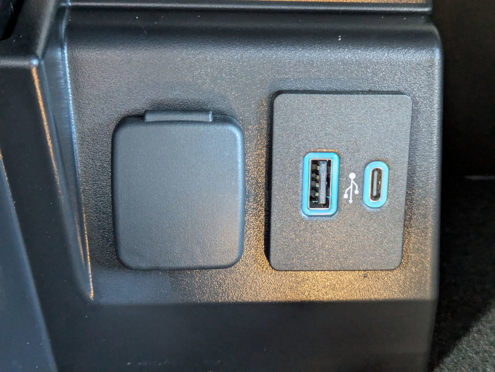 Certified 2023 Ford Explorer XLT w/ Equipment Group 202A image 22